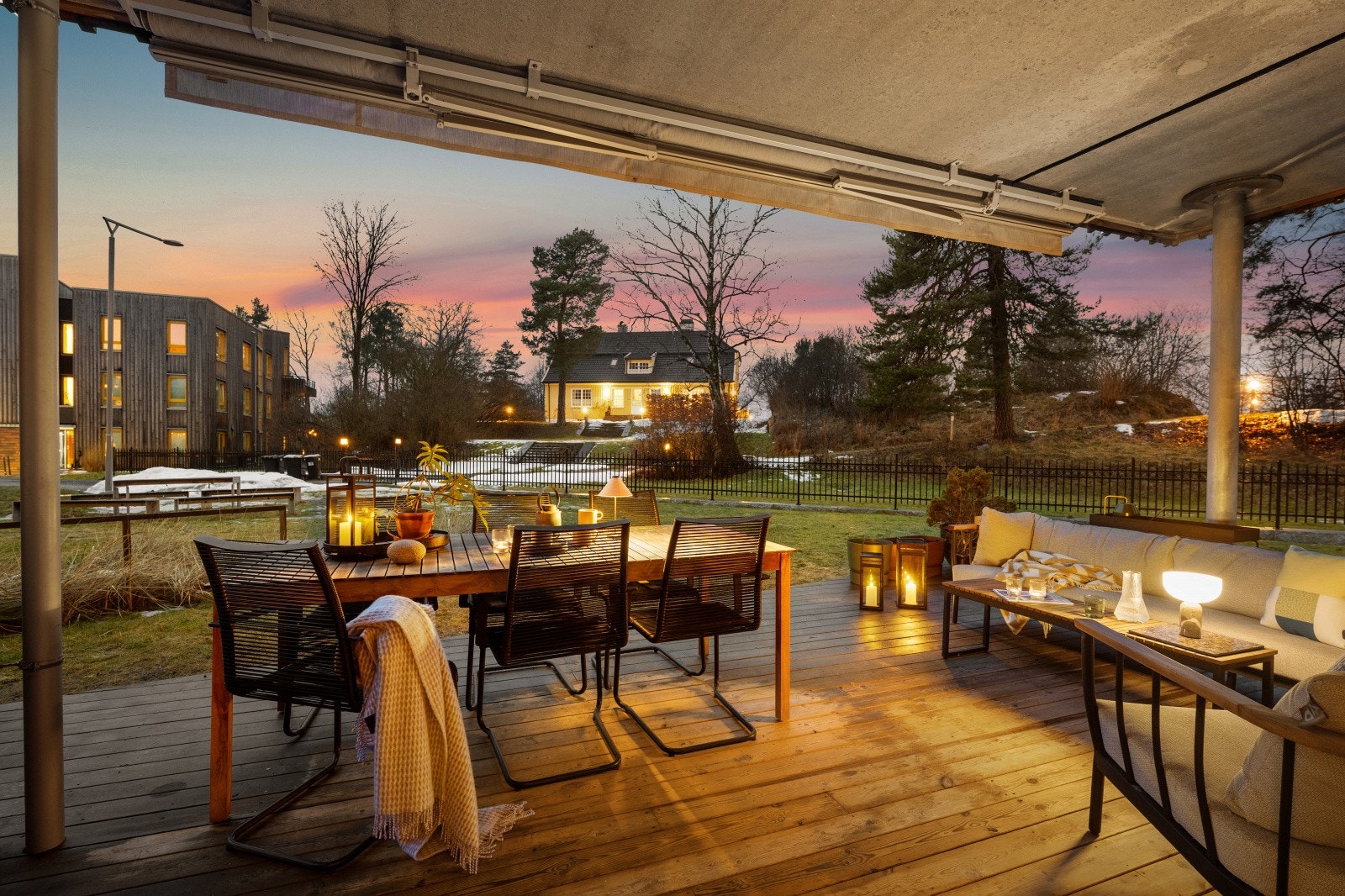 DNB Eiendom ved Bettina Due har gleden av og presentere Per Waalers vei 23, en attraktiv selveierleilighet på enden med åpen og skjermet beliggenhet mot friareal og sjøen. Galleribilde