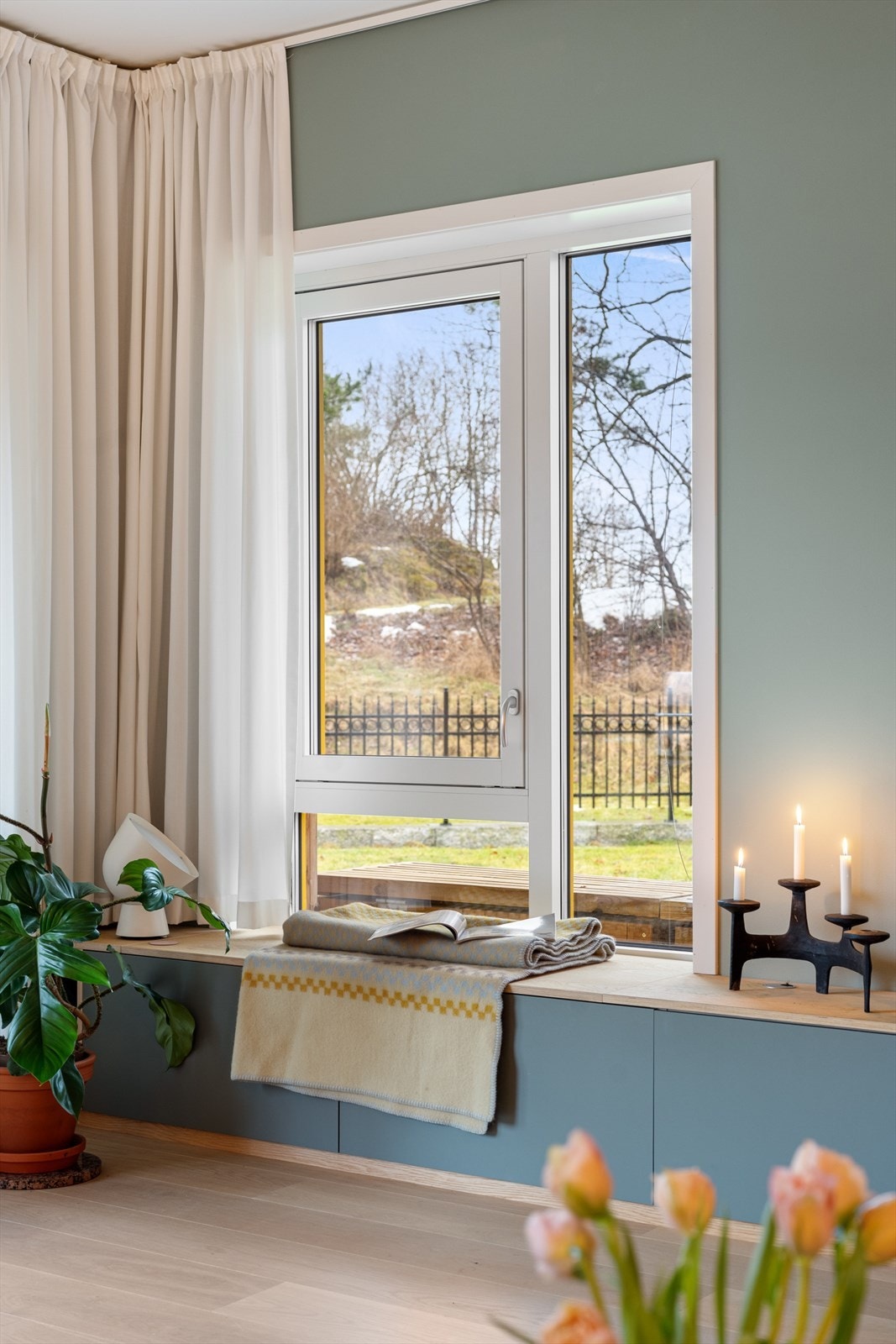 Utsikt ut over nærområdet. Galleribilde