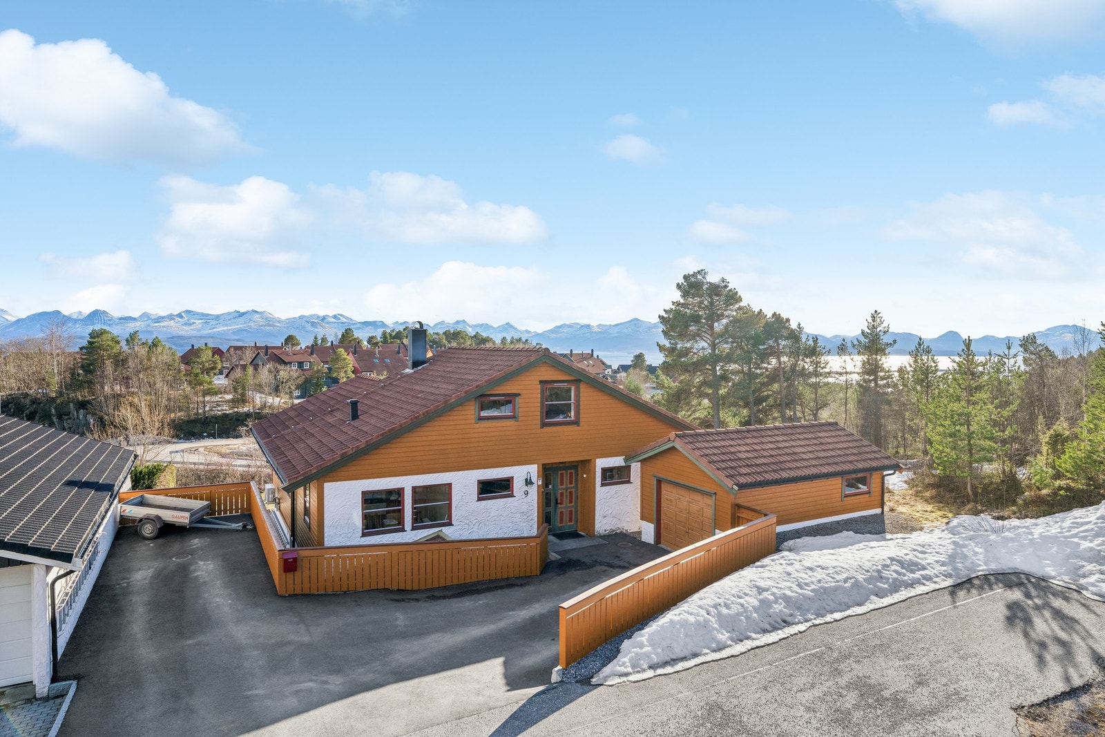 Velkommen til Gaupevegen 9 - presentert av EiendomsMegler 1 ved Aleksander Fagerlund. Foto: Jay Maturan v/ EFKT. Galleribilde