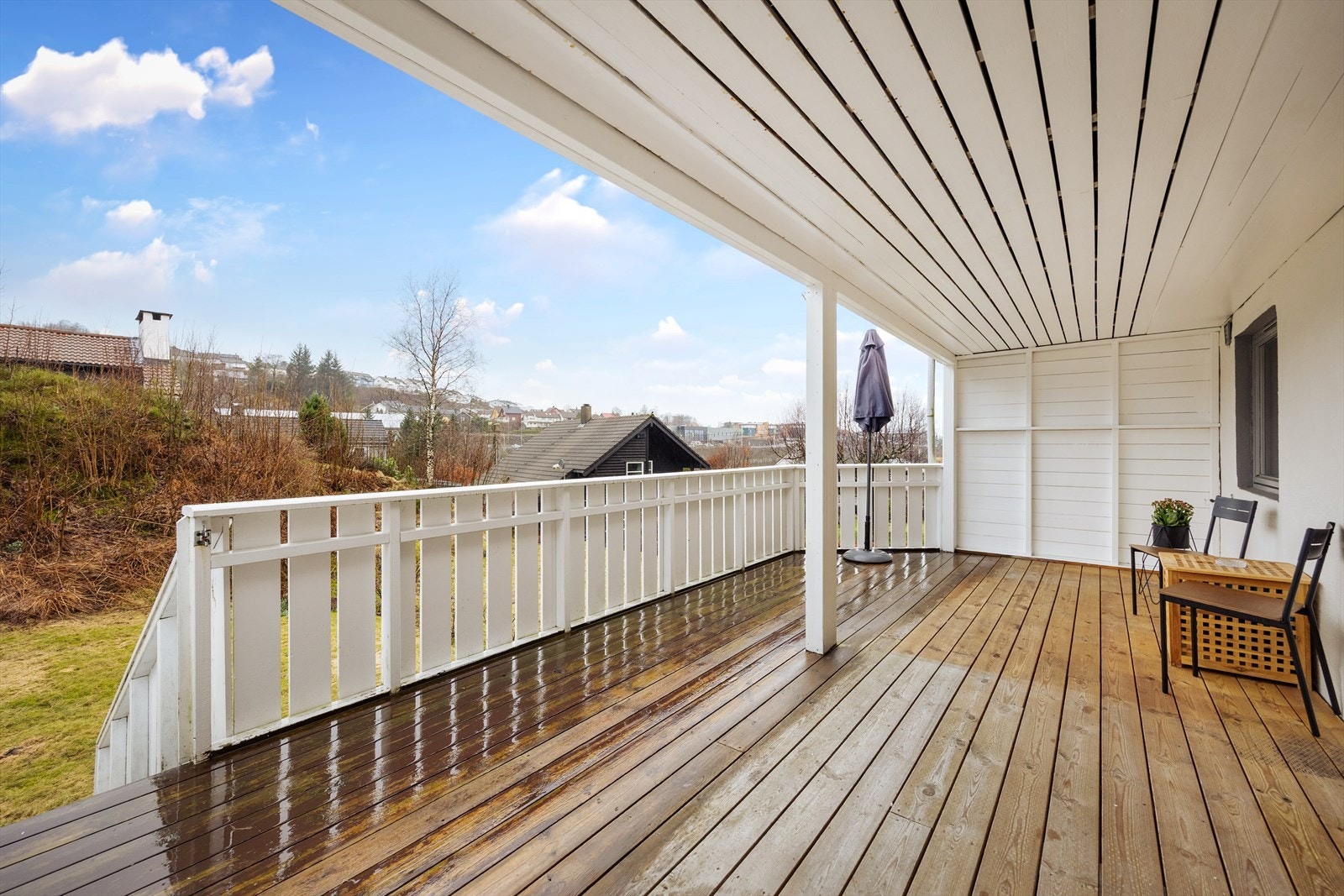 Fra kjellerstuen er det utgang til balkong på ca. 20m² Galleribilde