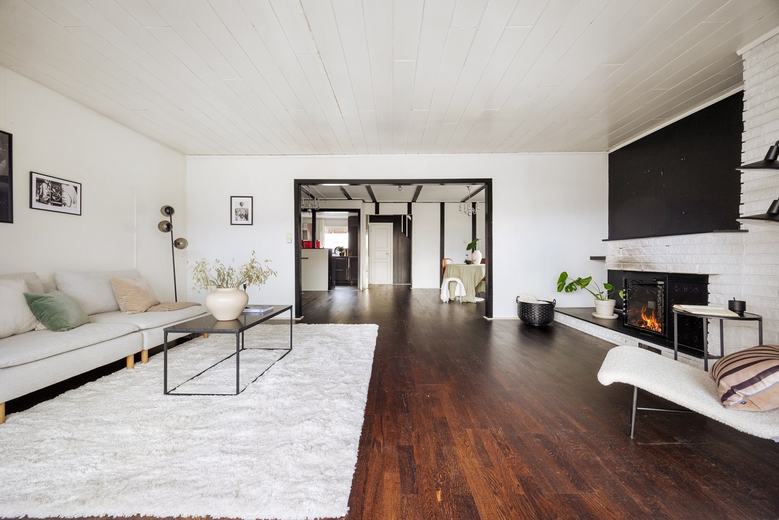 Delvis åpen stue/kjøkkenløsning på ca. 54,50 m² gjør innredningsmulighetene endeløse. Galleribilde