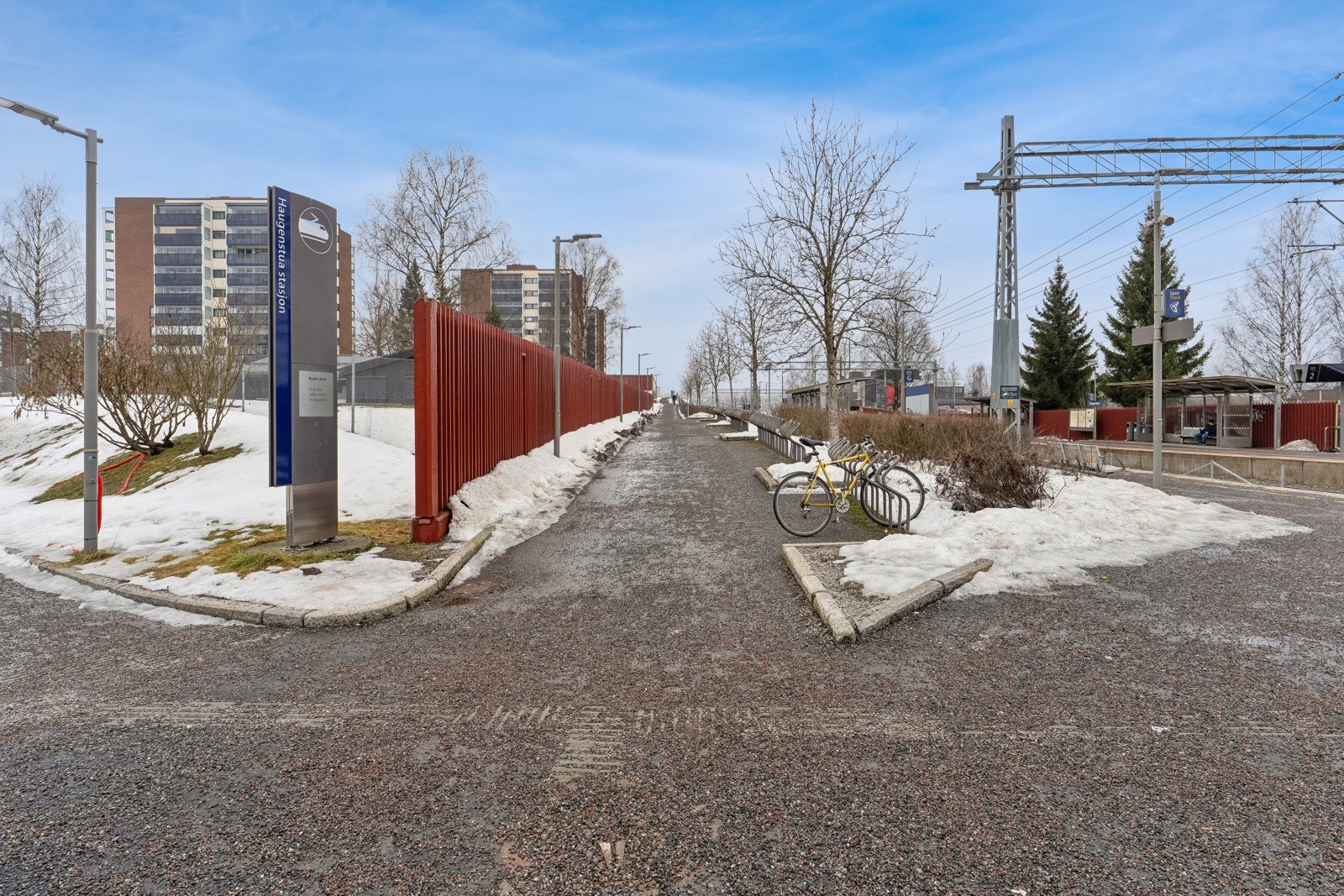 5 min til Haugenstua togstasjon og bussholdeplass (Ca 12 min med tog til Oslo sentrum) Galleribilde