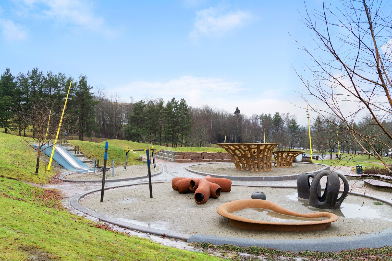 Verdensparken med bl.a griller, benker, parkour- treningsanlegg m.m Galleribilde