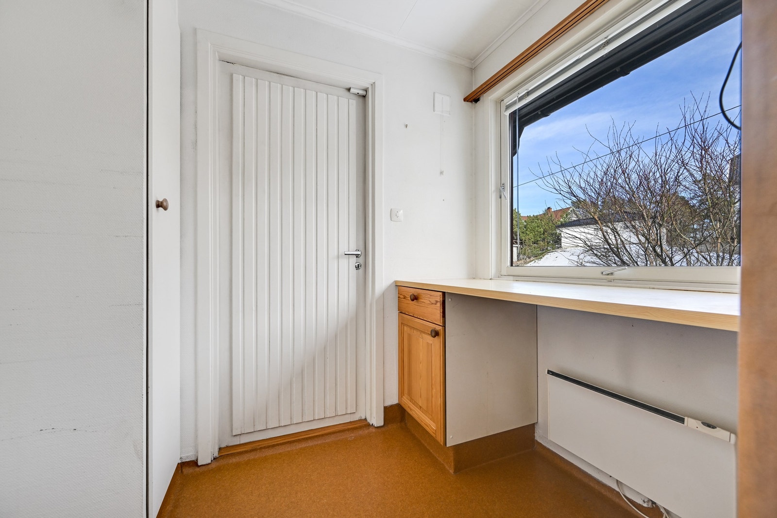 Praktisk vaskerom med adkomst ut. Galleribilde