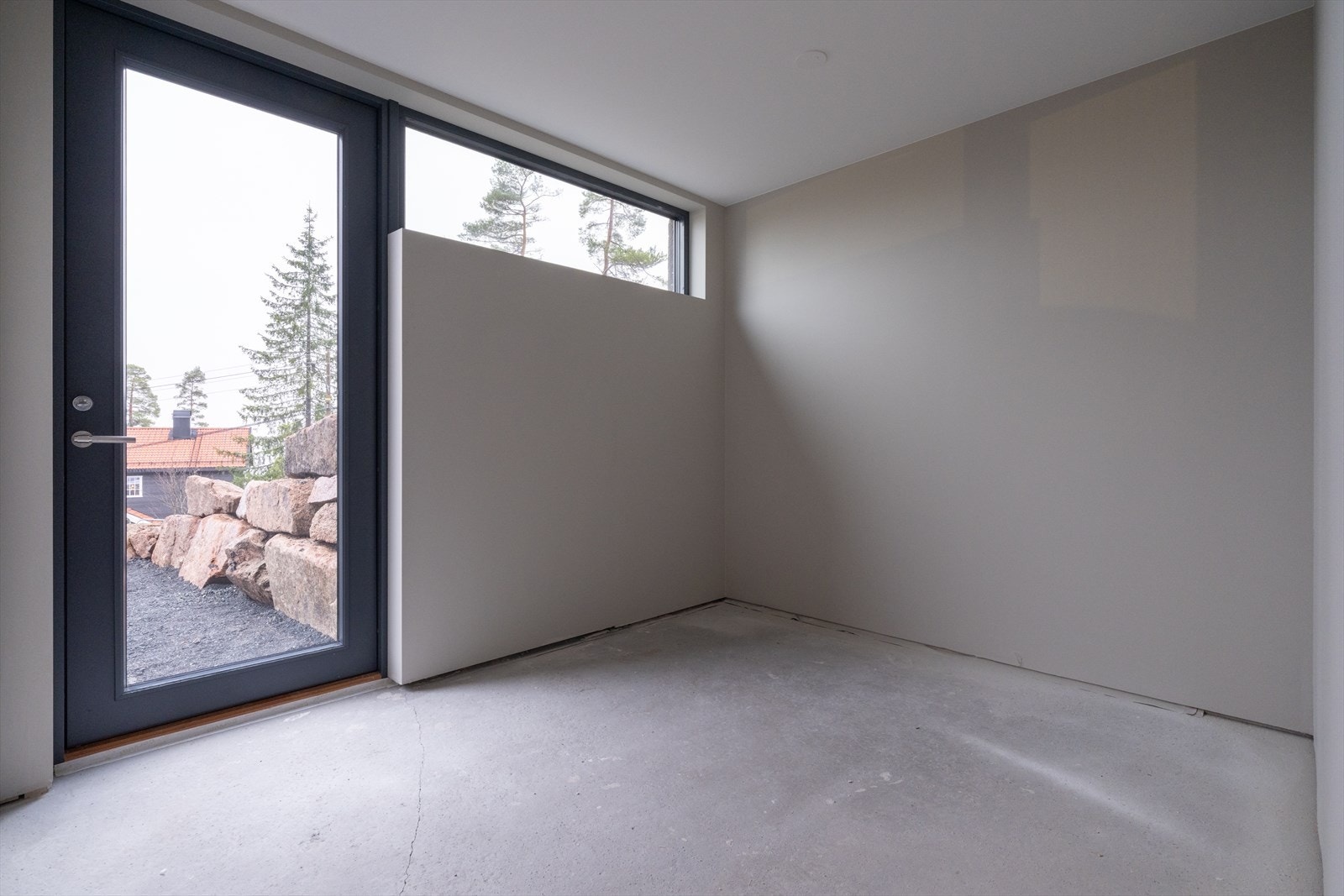 Separat inngang til underetasje Galleribilde