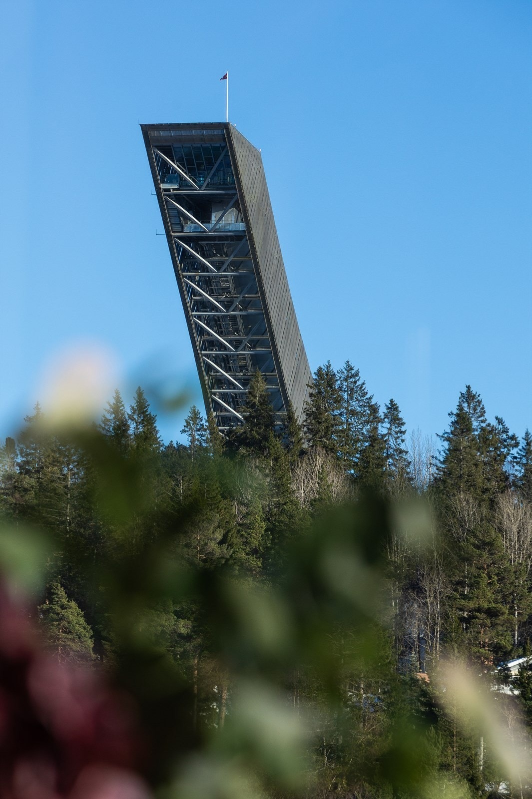 Utsikt mot Holmenkollen Galleribilde