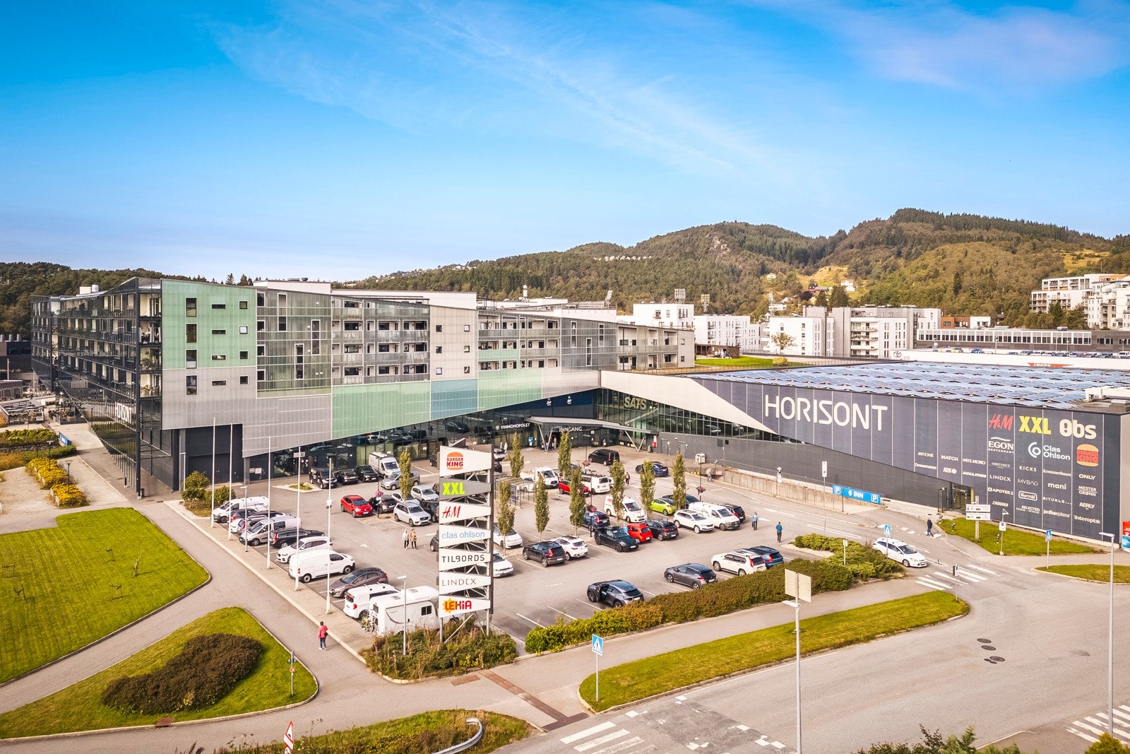 Kjøpesentrene Horisont og Åsane Storsenter (Thon storsenter) like i nærheten Galleribilde