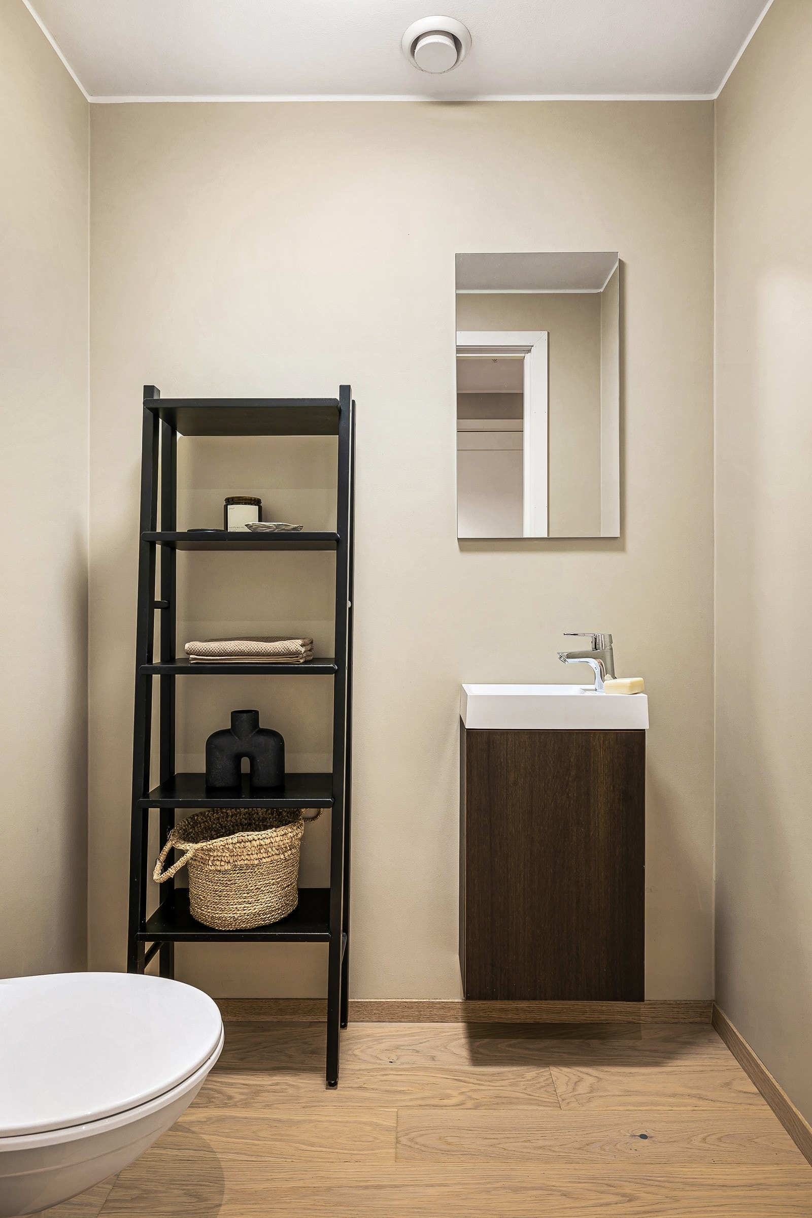 Eget toalettrom i tillegg til bad. Galleribilde