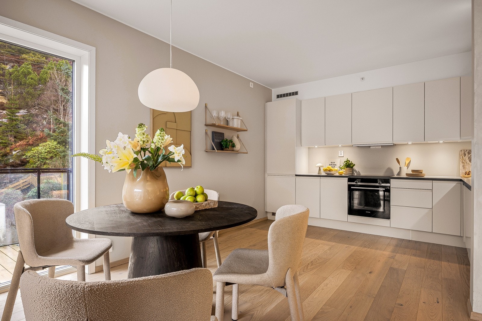 Lekkert kjøkken fra kvalitetsprodusenten HTH Galleribilde