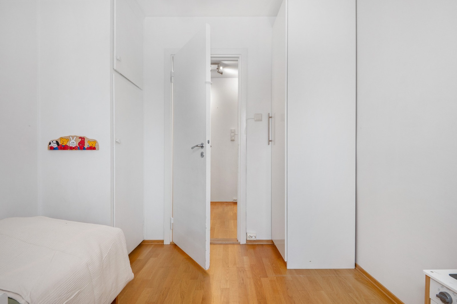 Rommet passer perfekt som barnerom, gjesterom eller hjemmekontor - alt etter eget behov. Galleribilde