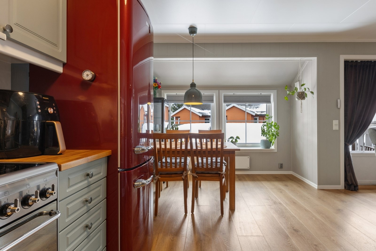 I hjørnet er det plass til en spisegruppe der man kan samle familien. Galleribilde