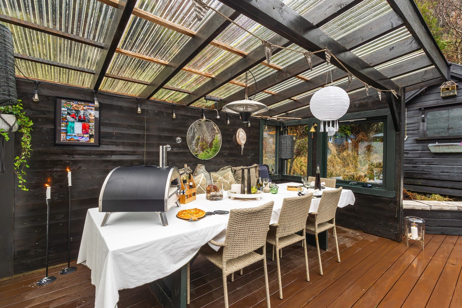 Her har du et overbygg med god plass til en stor spisegruppe under. Galleribilde