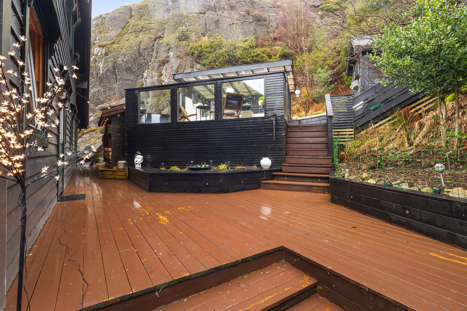 På baksiden av boligen har du en stor terrasse på 55,7 kvm. Galleribilde