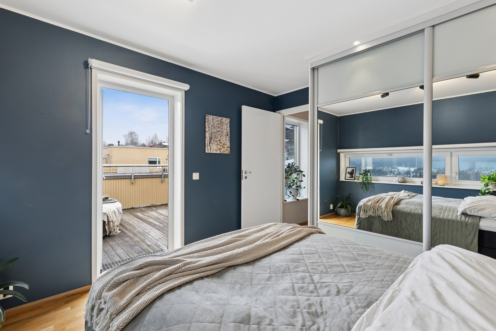 Fra soverommet i tredje etasje er det også utgang til den store takterrassen. Galleribilde