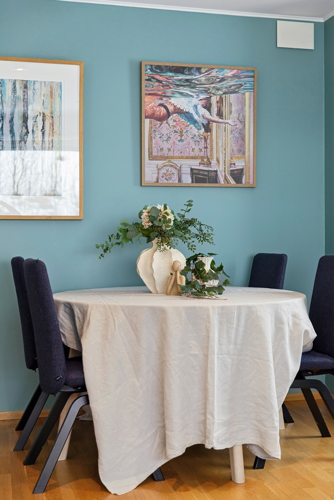 Her er det god plass til en egen spisesone i tilknytning til stuen. Galleribilde