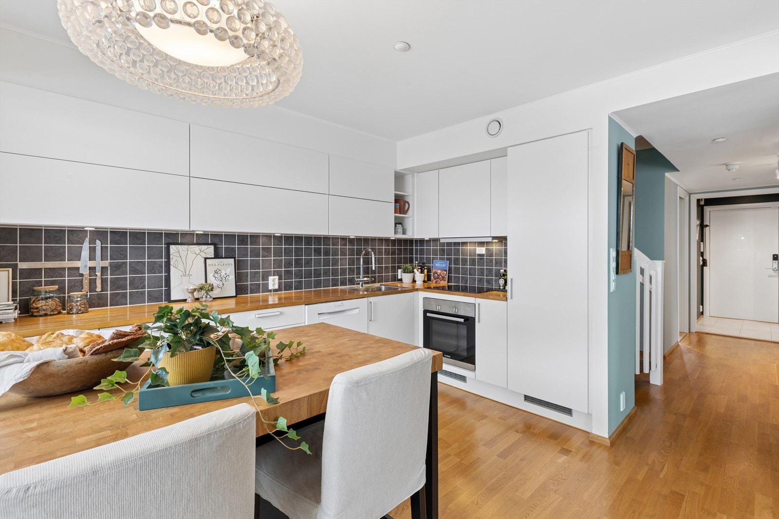 Her er alt lagt til rette for en effektiv og behagelig matlaging. Galleribilde