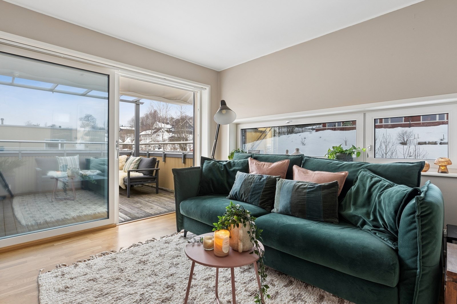 Fra stuen i tredje etasje er det direkte utgang til den store takterrassen. Galleribilde