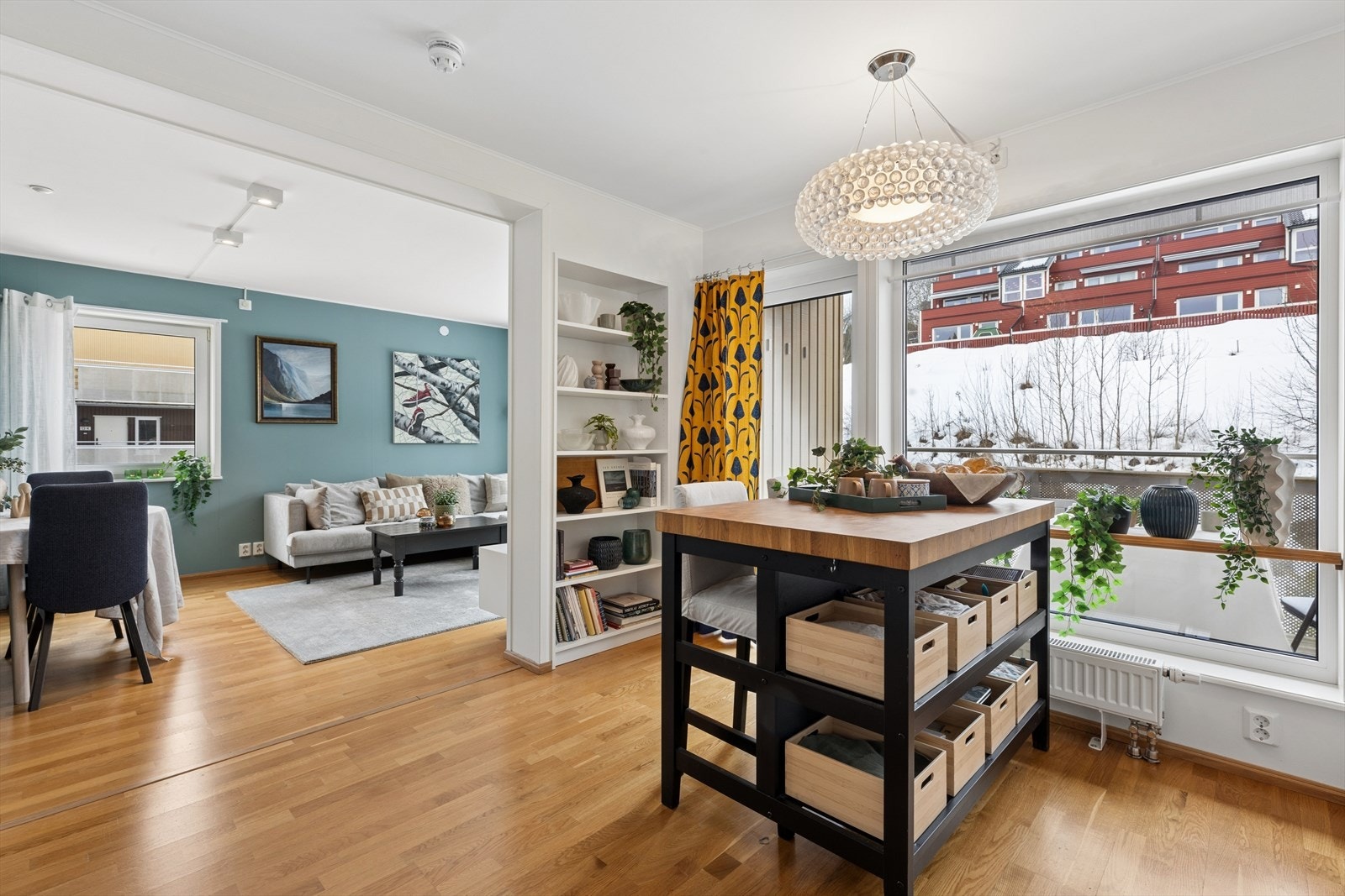 Leiligheten har en arealeffektiv planløsning med en god flyt mellom kjøkken og stue. Galleribilde