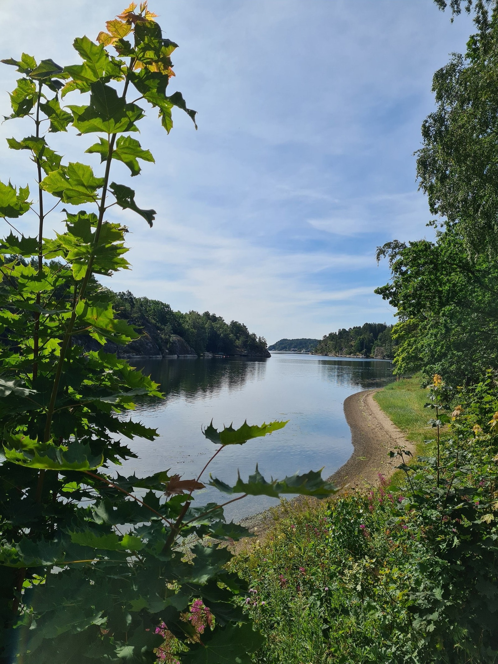 På under 5 minutter er man på Djupsund strand, via snarvei Galleribilde