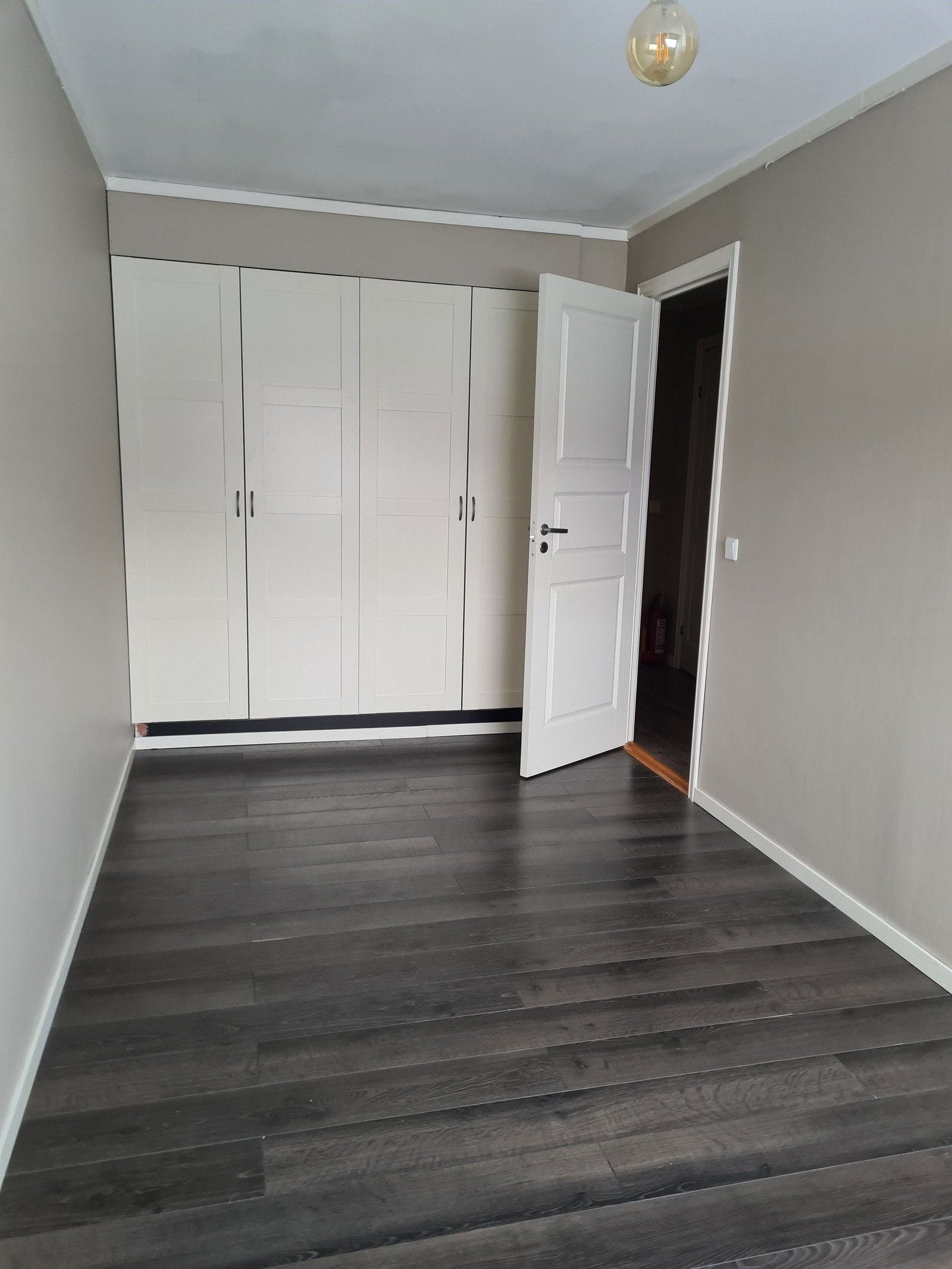 Soverom nummer 2. God plass i det innebygde skapet. Galleribilde