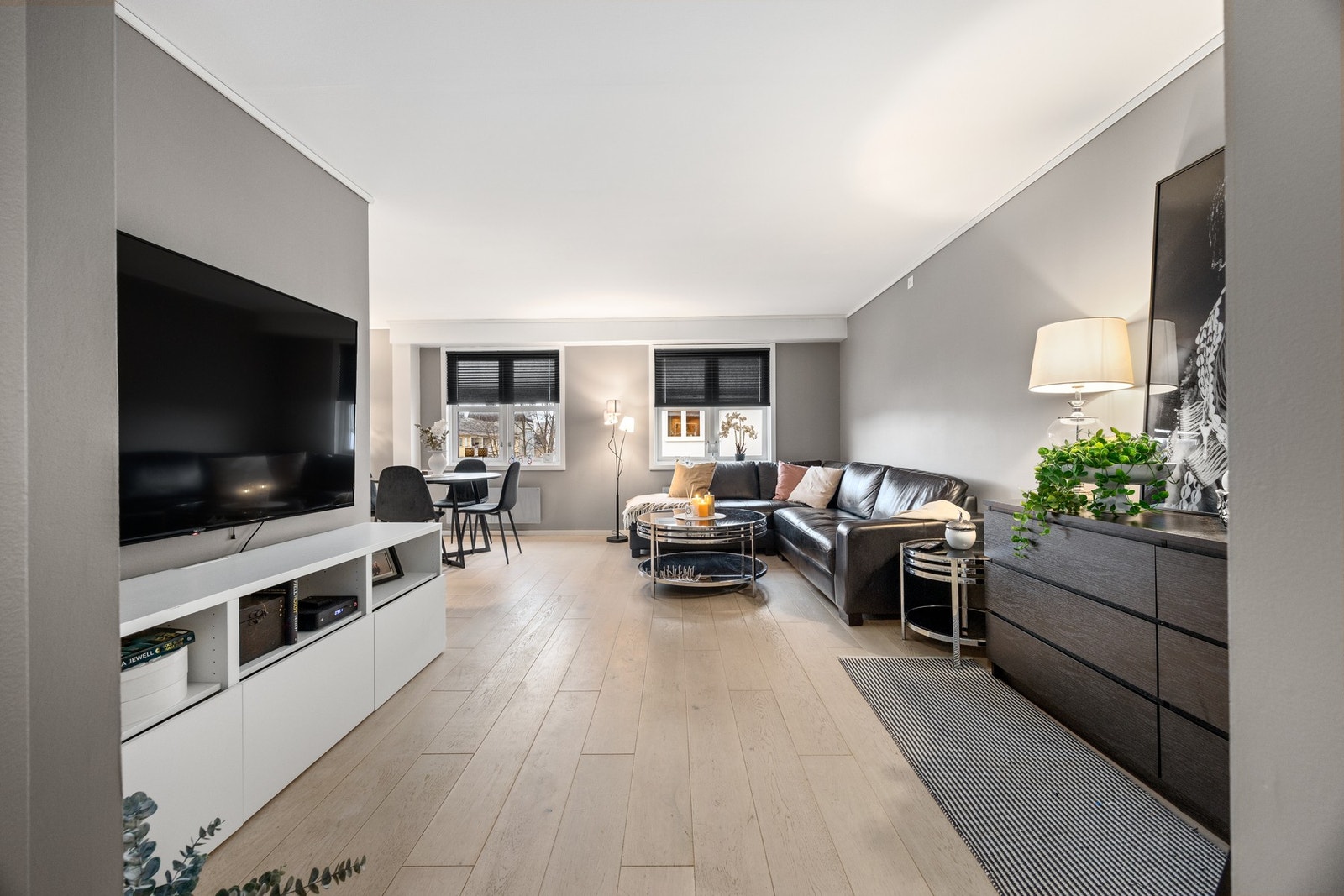 Stue og kjøkken måler til sammen 31,5 kvm. Galleribilde