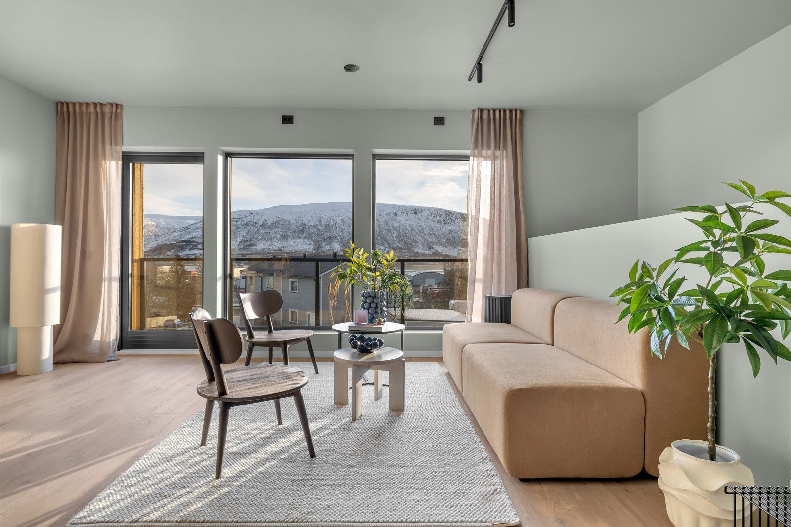 Utgang til stor balkong med fantastisk utsikt. Galleribilde