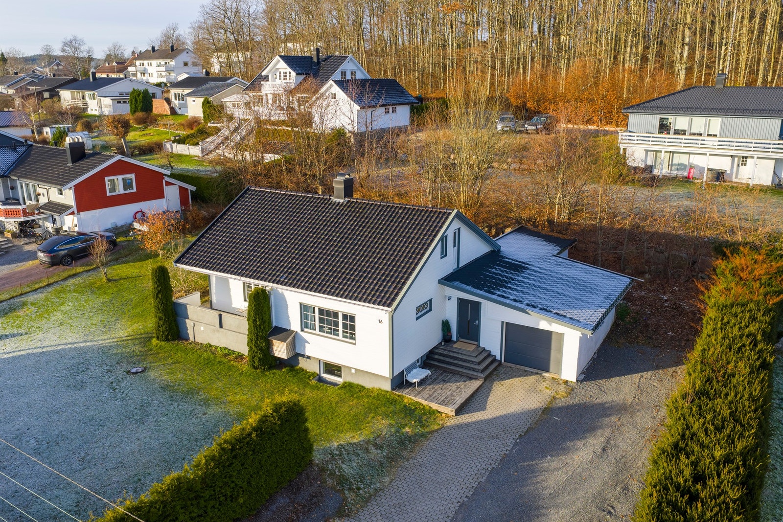 Jørn Andersen og EIE Eiendomsmegling ønsker velkommen til Frydenbergveien 16 Galleribilde