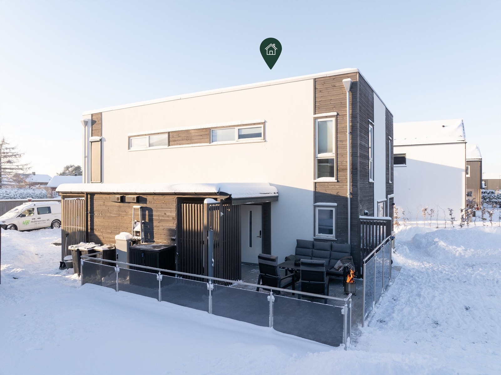 Denne moderne tomannsboligen ble oppført i 2019. #3B utgjør nordre halvdel og er familievennlig med blant annet tre store soverom og bad i begge etasjer. Fotograf; Kristoffer Kristiansen. Galleribilde