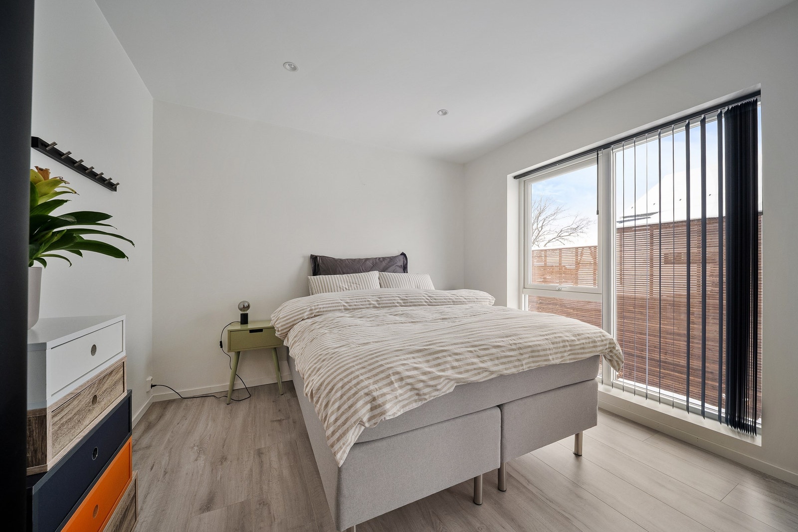 Boligens tre soverom er samlet i andre etasje. Dette er på ca. 11 kvm. og utgjør hovedsoverommet. Galleribilde