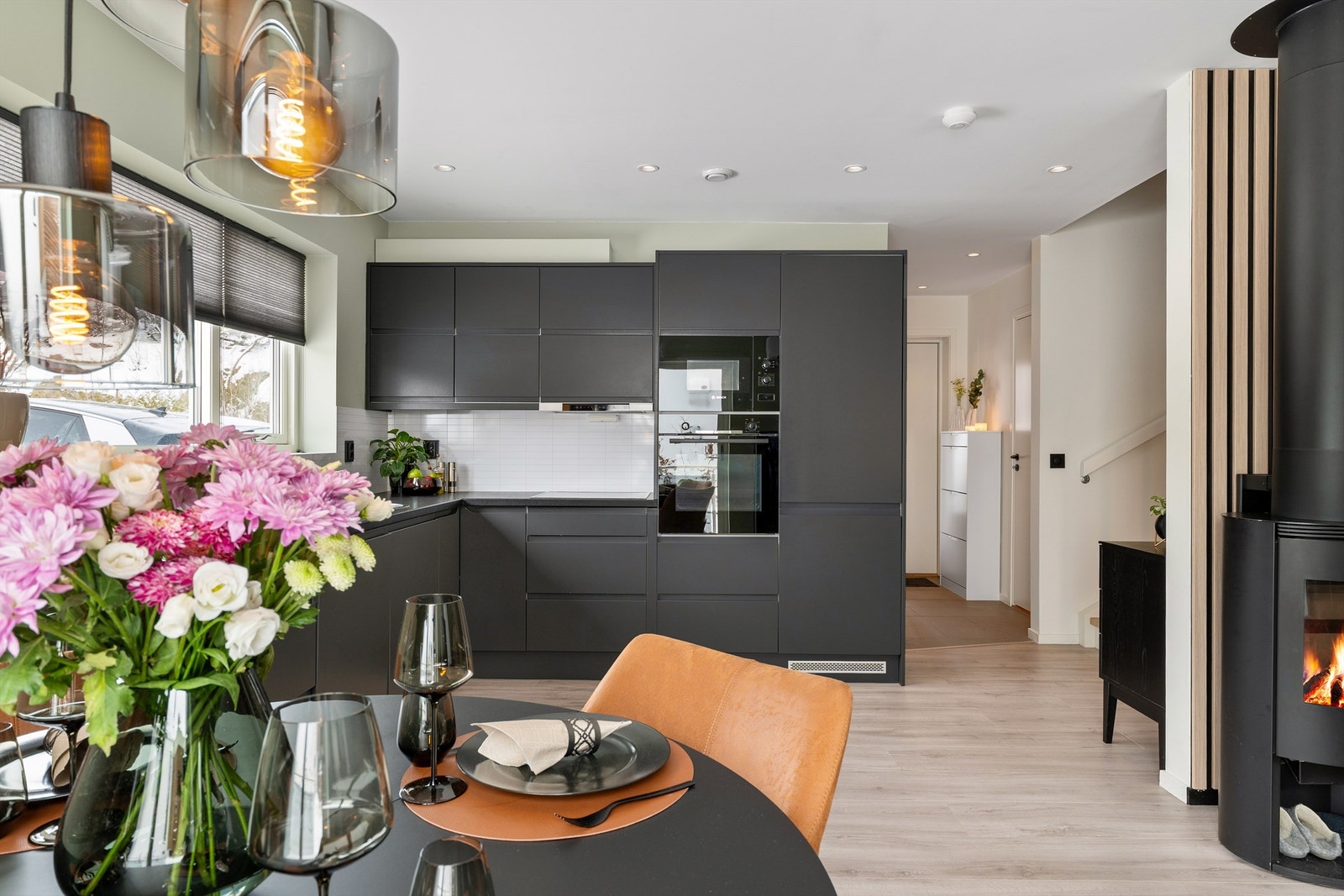 Bekkevoldveien 3B presenteres av Karl Robert Hansen i Krogsveen. Fotograf; Kristoffer Kristiansen. Galleribilde