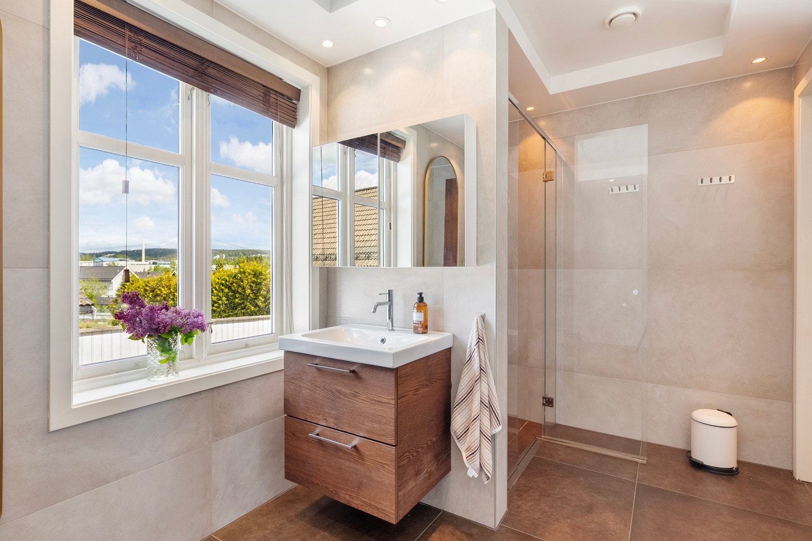 Bad i 1. etasje. Galleribilde