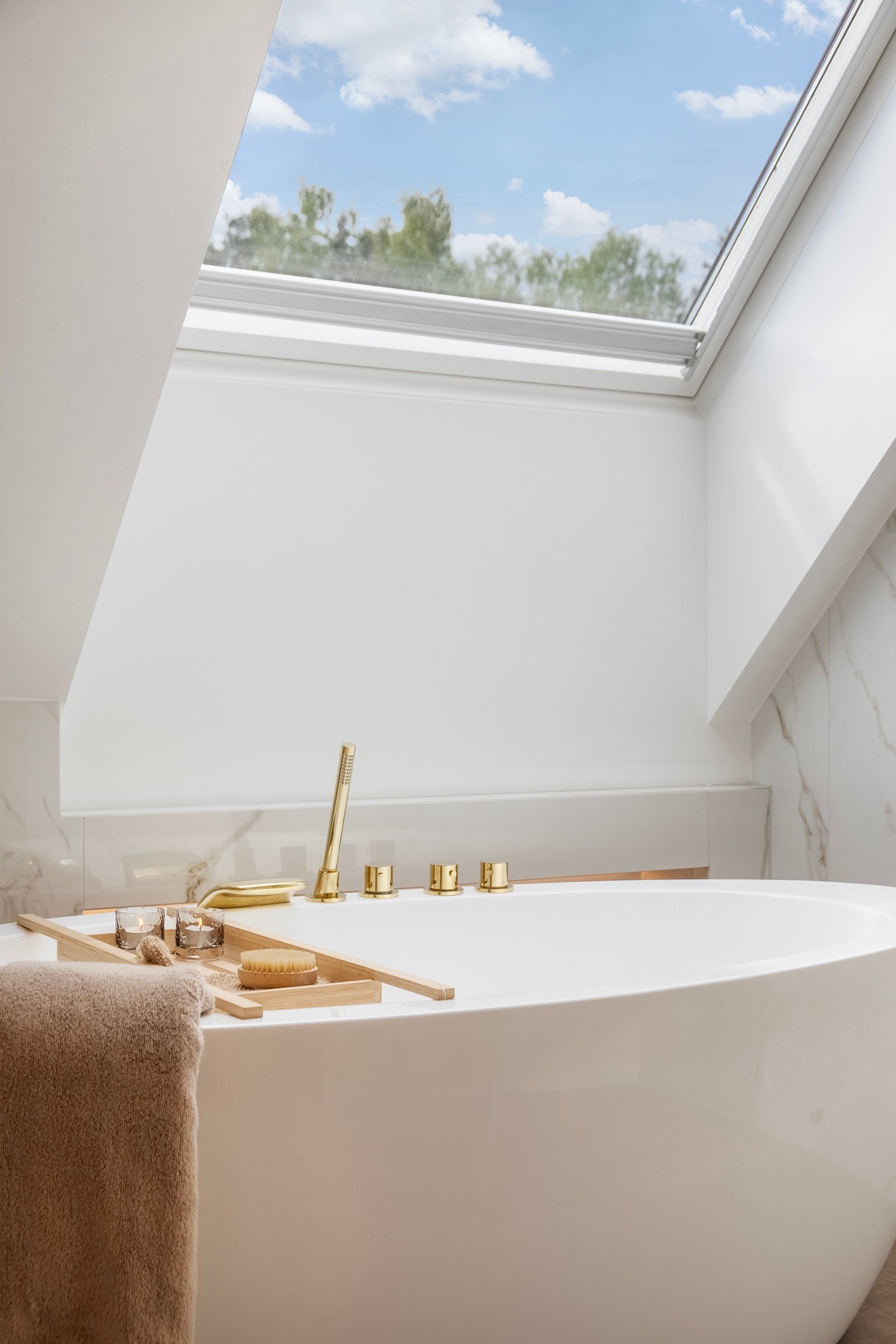 Lekkert bad (2022) med badekar i 2. etasje. Galleribilde