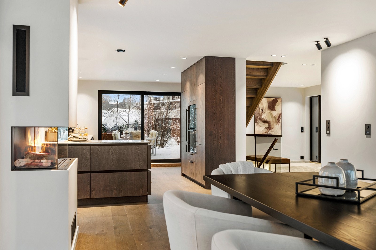 Lysinnslipp fra flere sider gir gode lysforhold hele dagen. Galleribilde