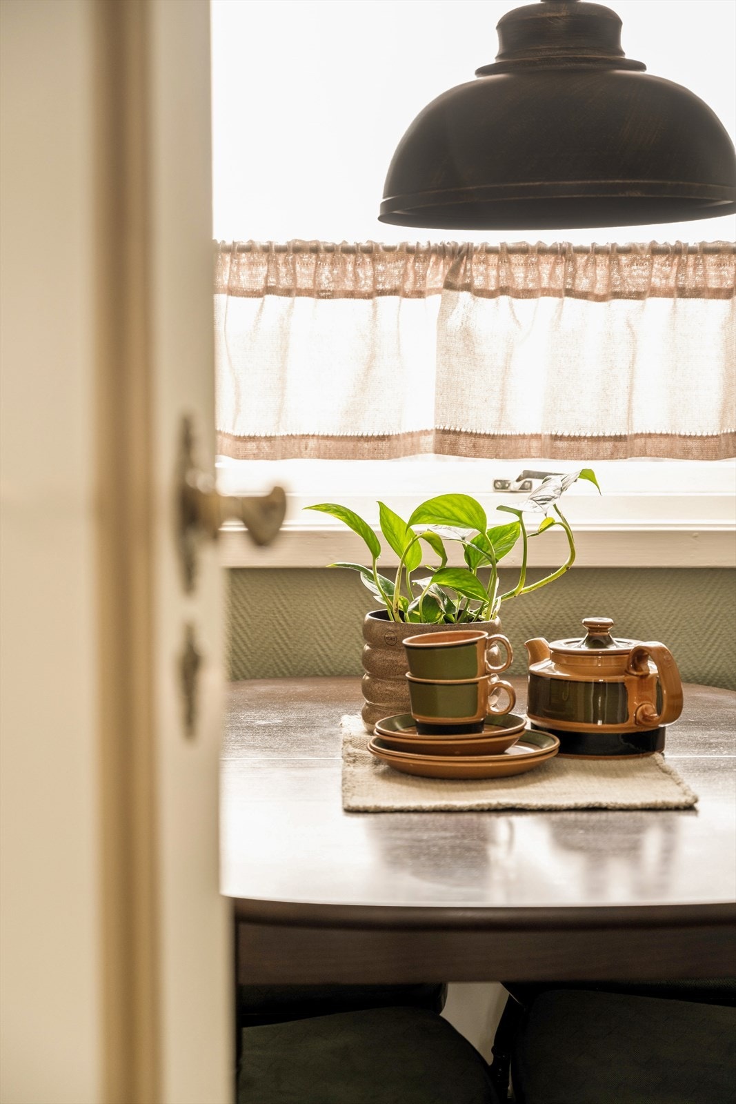 Her kan du nesten høre radioen spille lavmælt i bakgrunnen og kjenne duften av nytraktet kaffe en søndag formiddag. Galleribilde