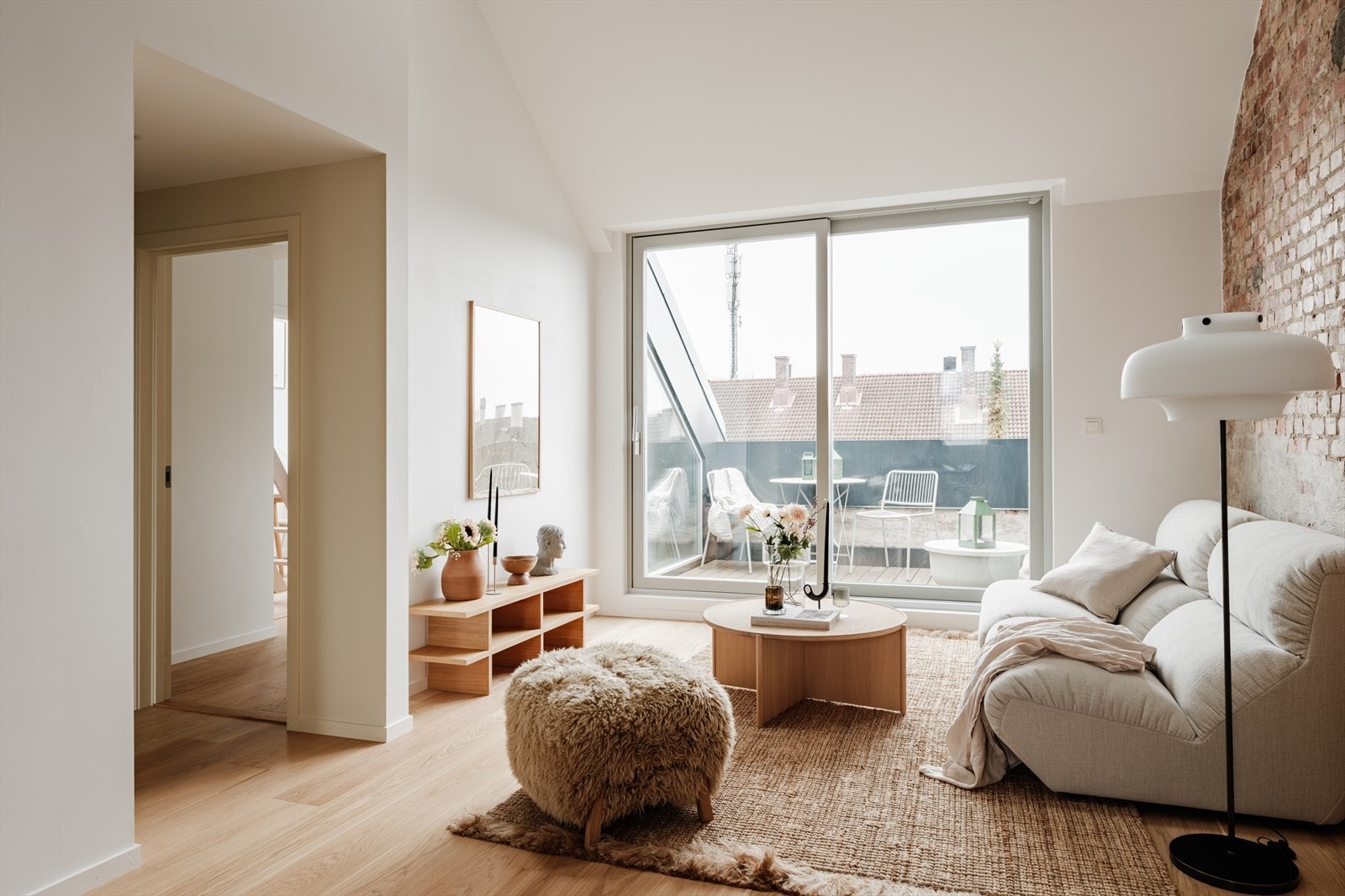 Fra stuen er det direkte utgang til den private takterrassen. Galleribilde