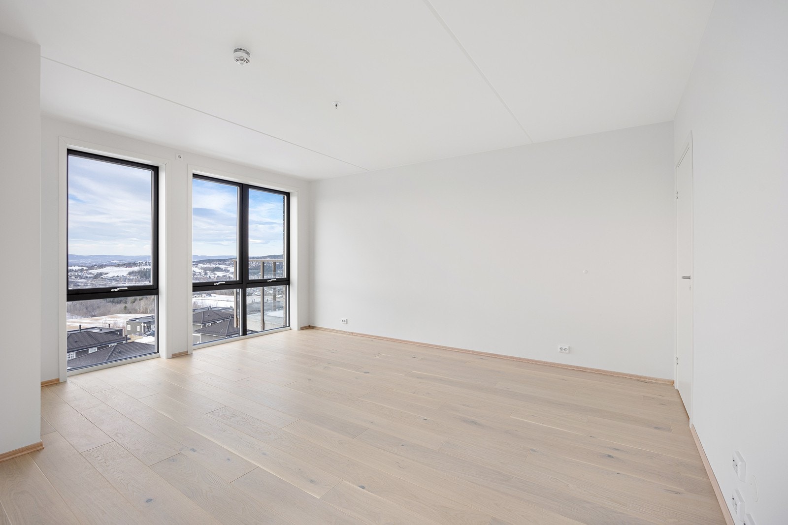 Med en romslig stue er det gode møbleringsmuligheter. Inkludert i kjøpesum er oppmaling av leilghet etter kundens ønske med to fargevalg (verdi 40 000,-). Galleribilde