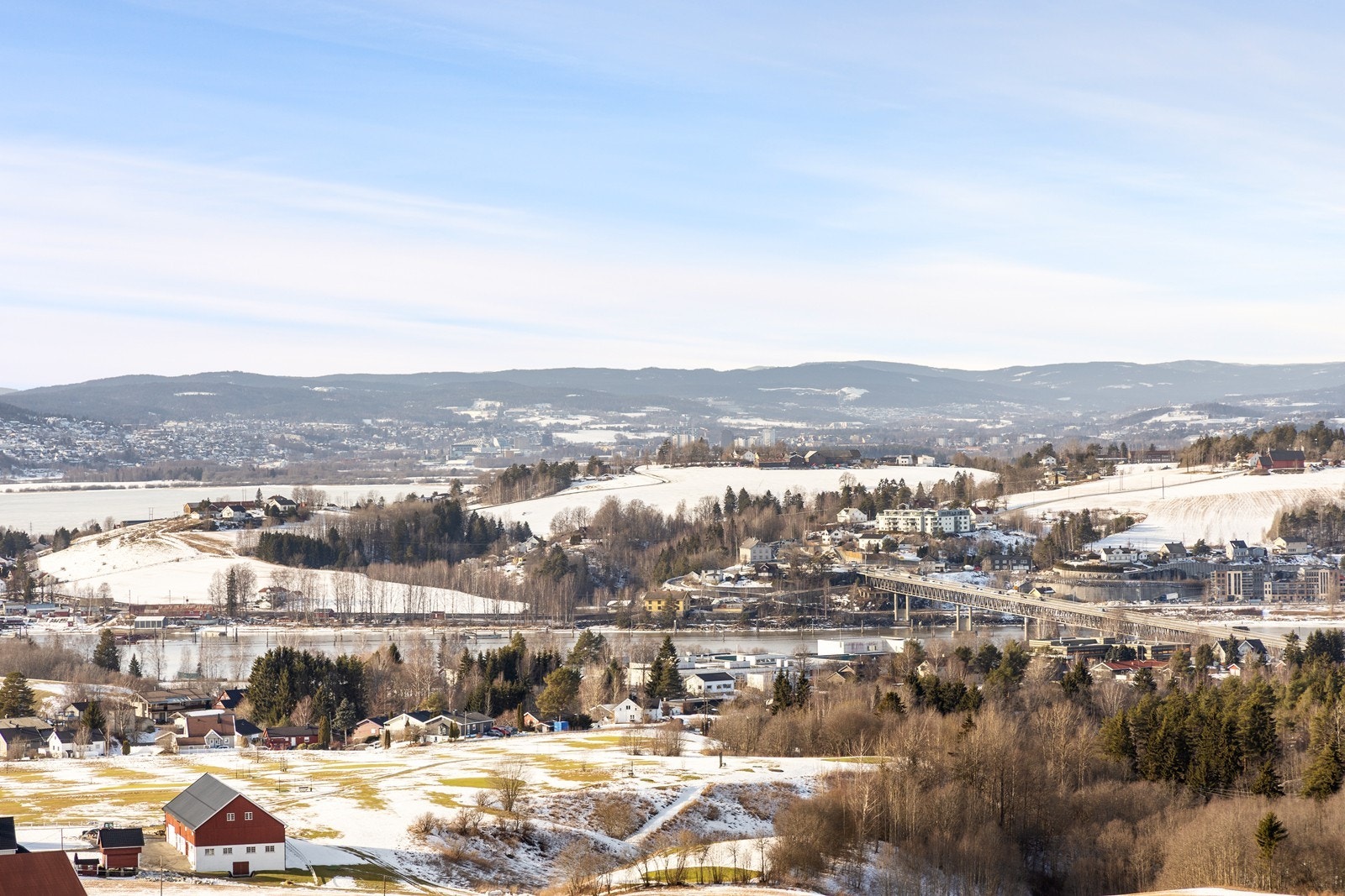 Med trivelig utsikt mot Fetsund ligger alt til rette for å nyte et pent skue når varmere dager melder sin ankomst. Galleribilde