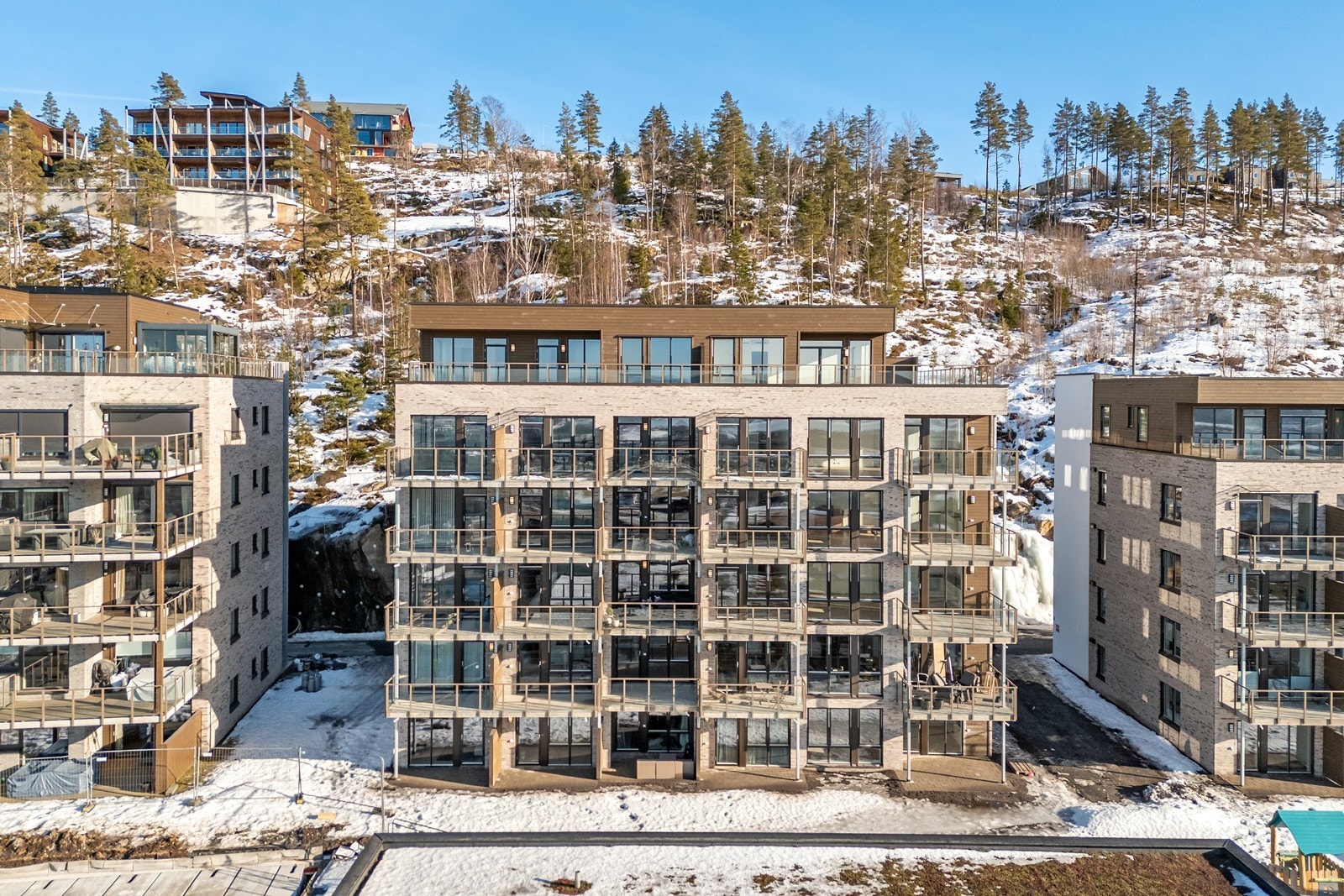 Leilighetsbygget er nytt og moderne. Galleribilde