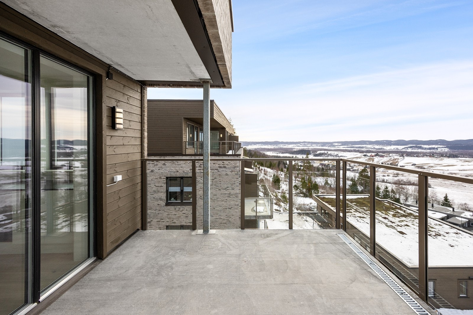 Ute på balkongen er det både belysning og stikkontakt. Galleribilde