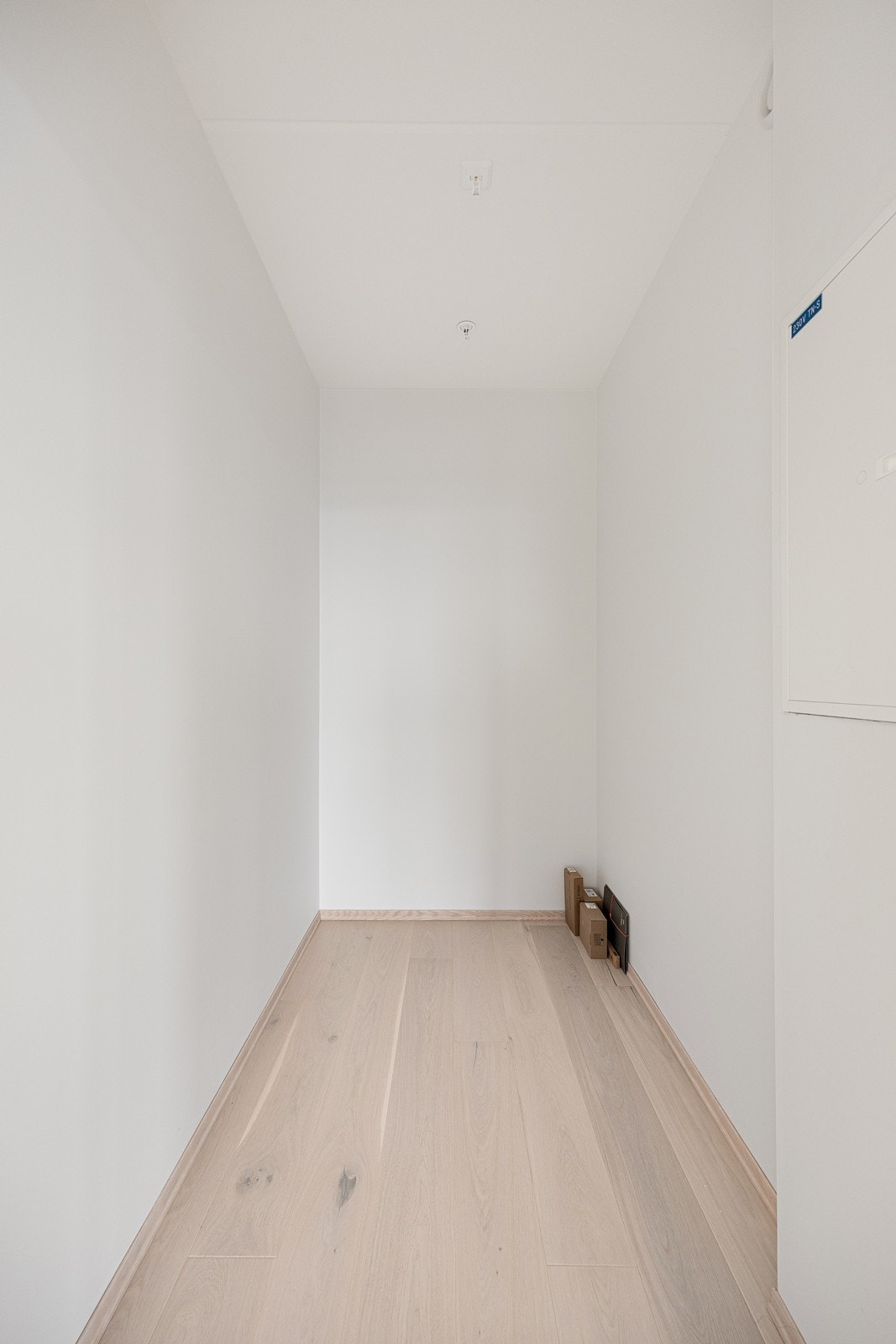 Leiligheten har en praktisk bod. Perfekt for oppbevaring, eller kanskje en ektra garderobeoppbevaring? Galleribilde