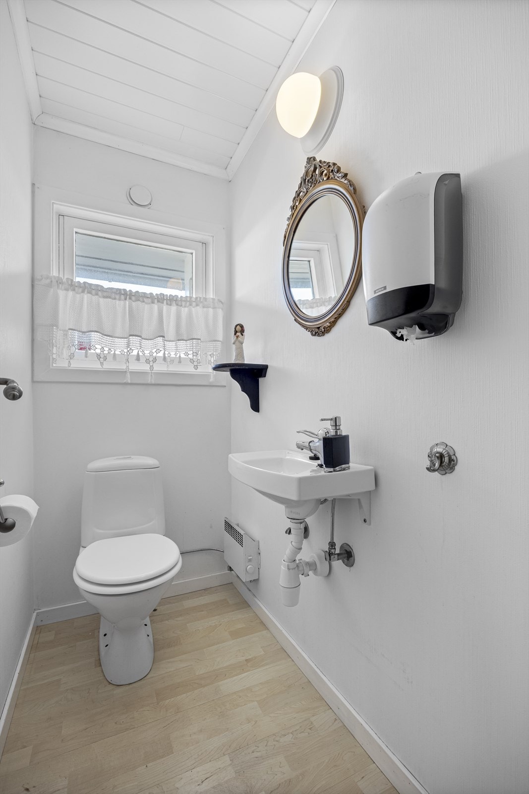 Gjestetoalett. Galleribilde