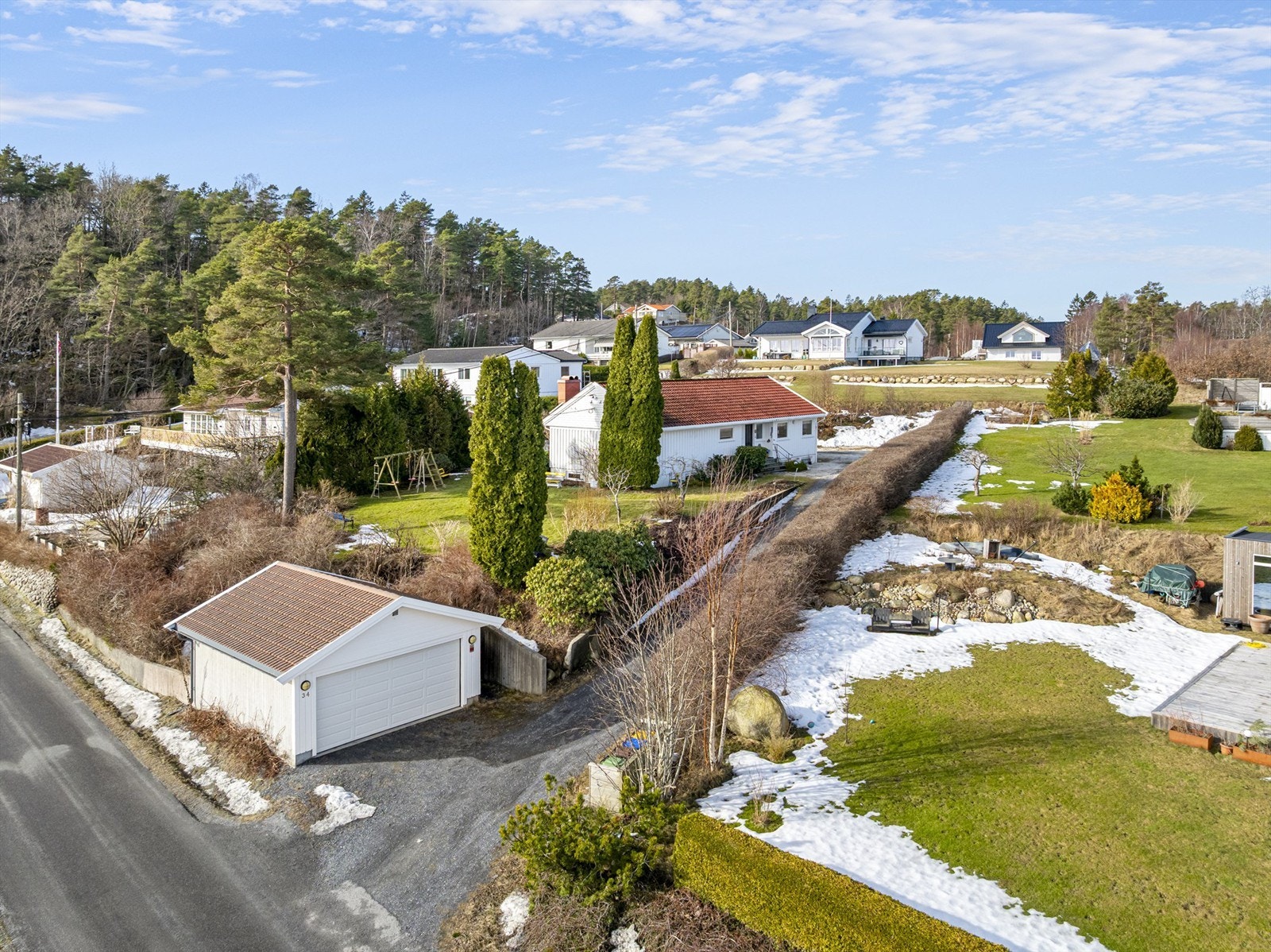 Enebolig med fantastisk beliggenhet nærme marka og havet. Galleribilde