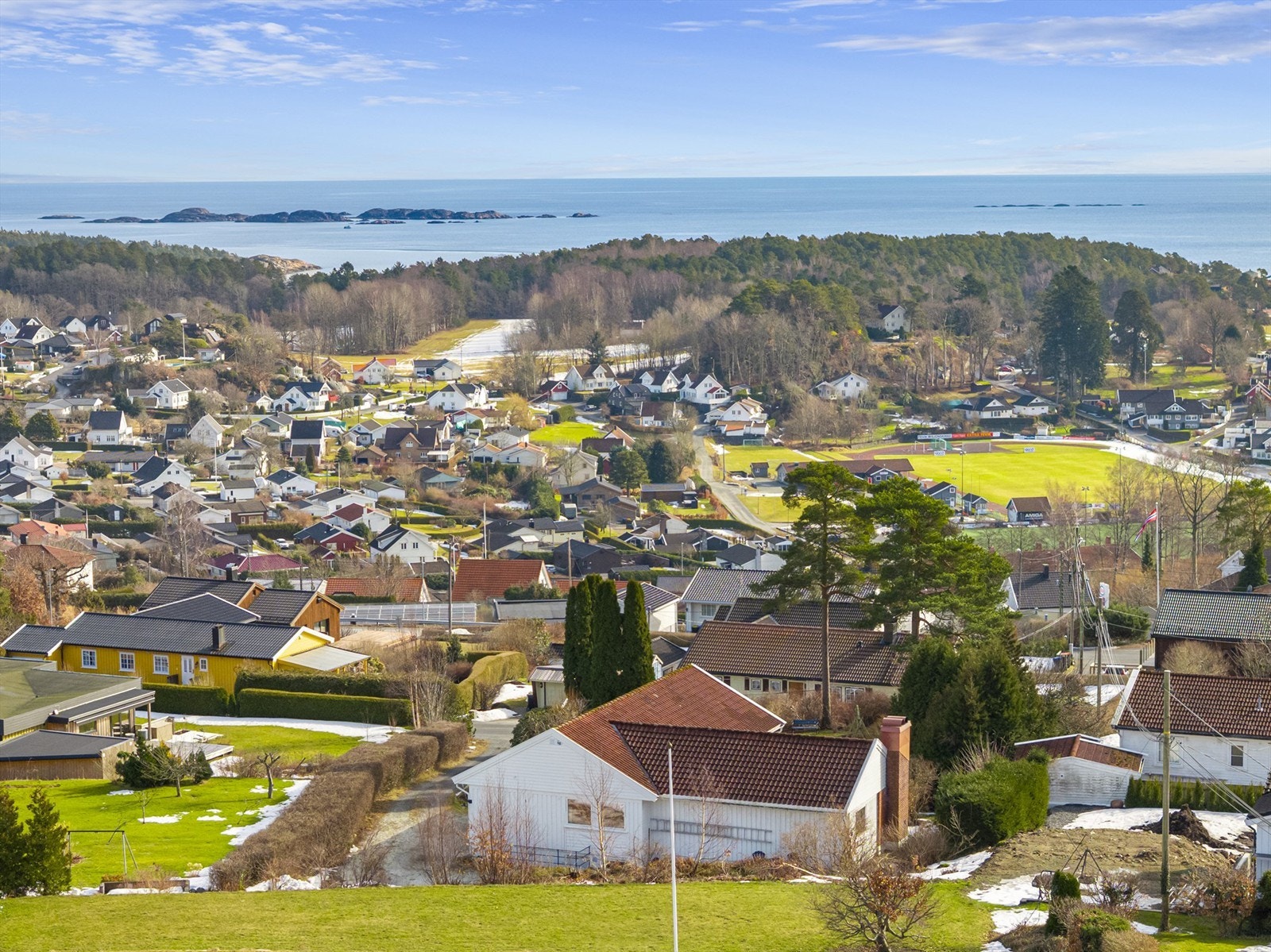 I utsikten kan man se store, flotte skip passere i skipsleia. Galleribilde