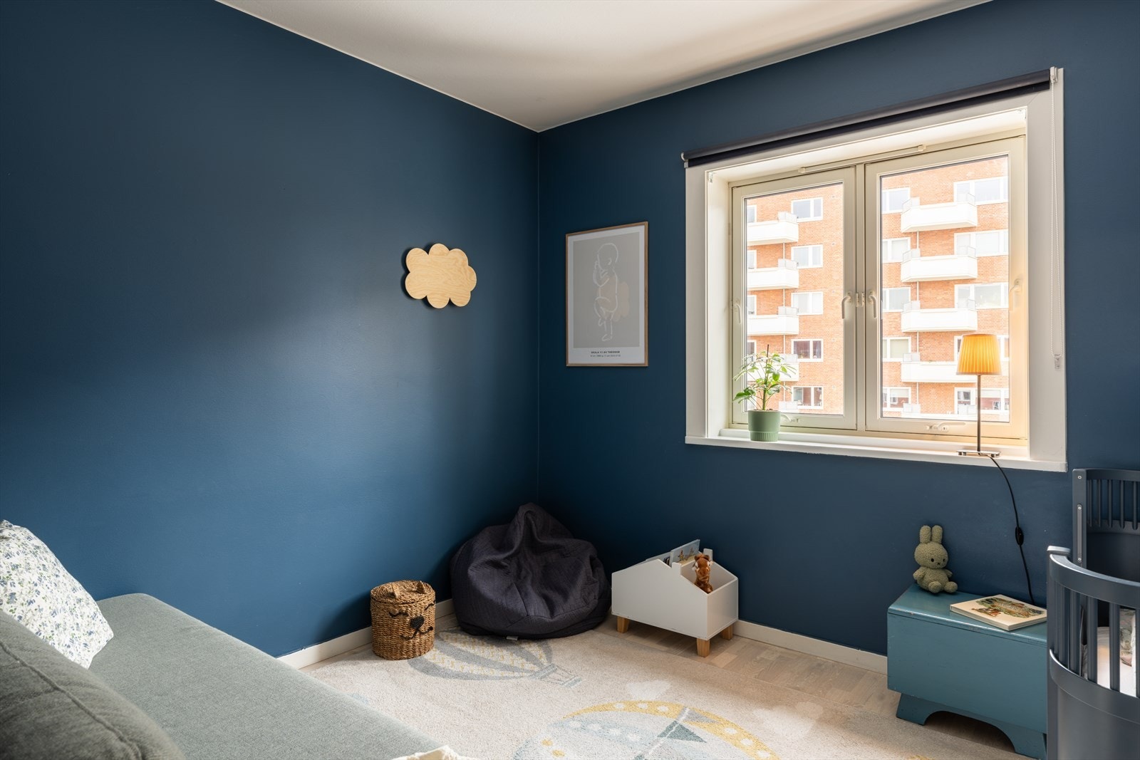 Overflatene i rommene ble malt i 2020 av tidligere eier. Galleribilde