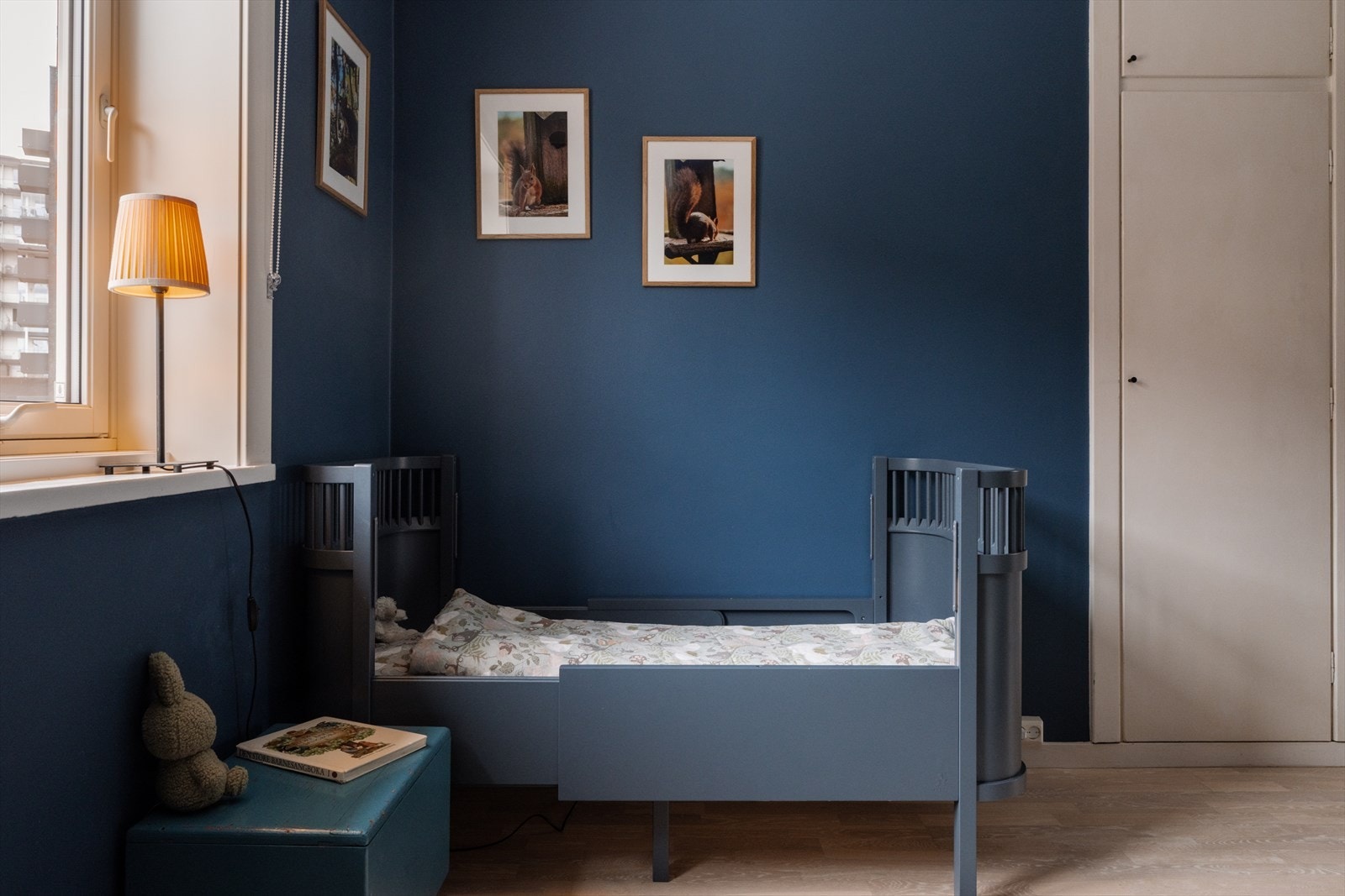 Det andre soverommet har innebygd garderobeskap og egner seg godt som barnerom, gjesterom eller hjemmekontor. Galleribilde