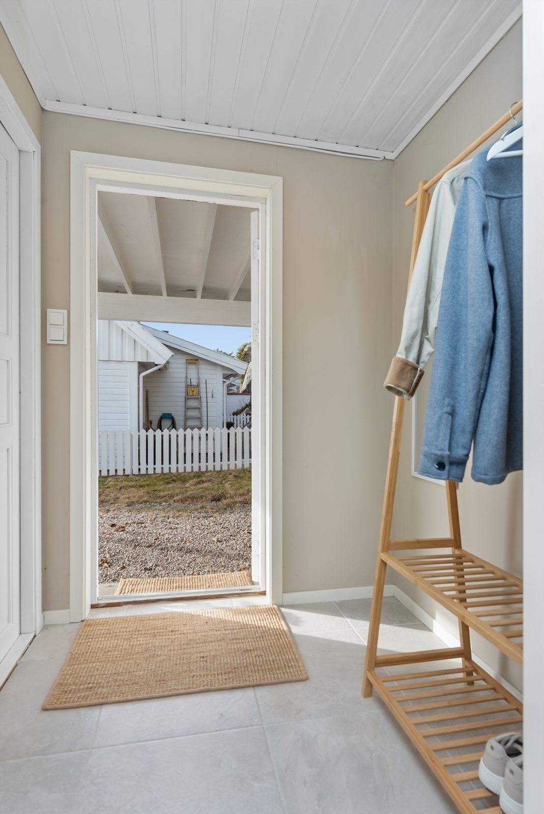 Velkommen inn i flislagt gang Galleribilde