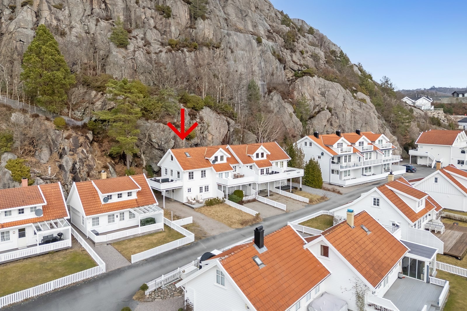 Fin fritidsbolig i rekke i et populært område på Njervesanden Galleribilde