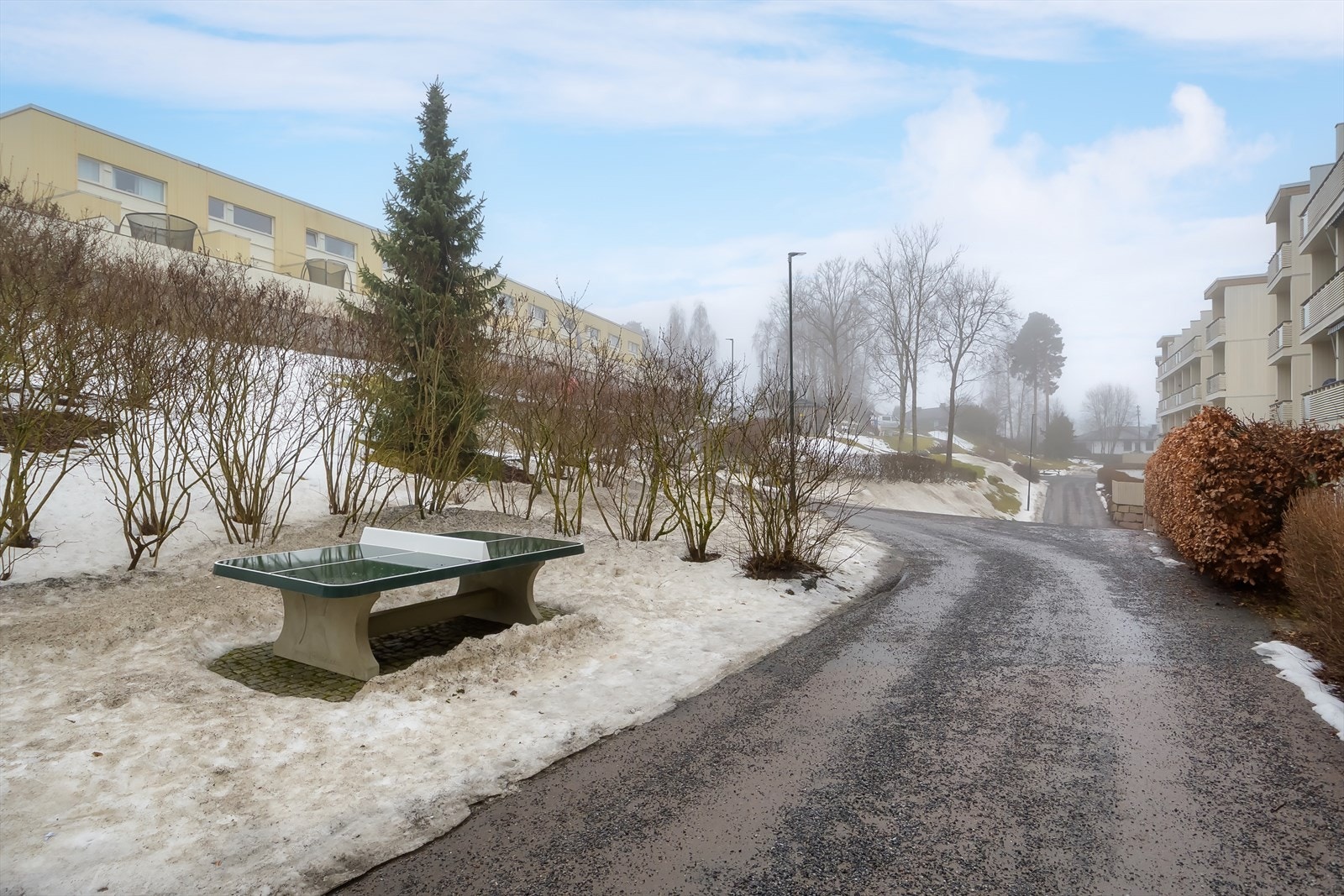 Boligen ligger i et stille og meget barnevennlig boligområde uten gjennomgangstrafikk. Galleribilde