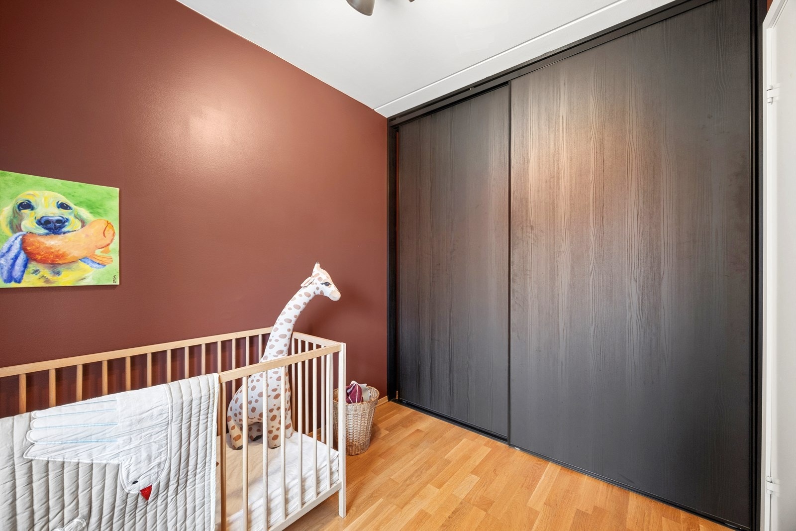 Soverom II med skyvedørsgarderobe. Galleribilde