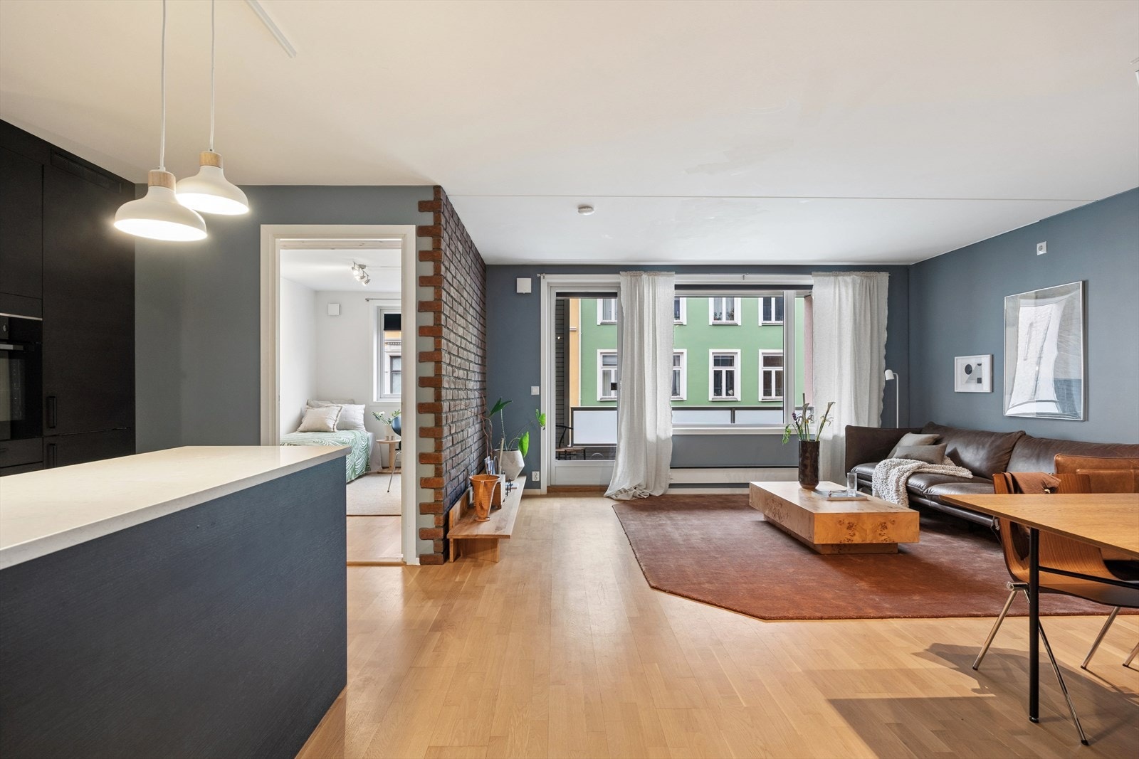 Fra stuen er det utgangsdør til en koselig vestvendt balkong. Galleribilde